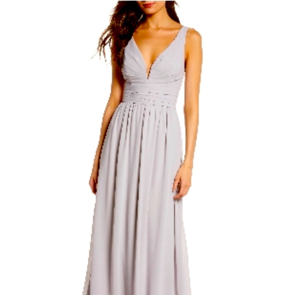 V-neck chiffon dress. Silver gray color.